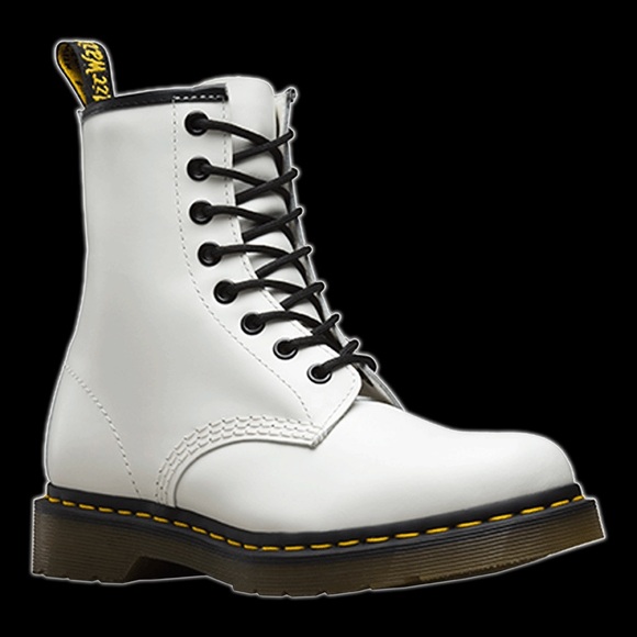 Dr. Martens Shoes - NWT Dr Martens - 8 Eyelet White Boot size us7